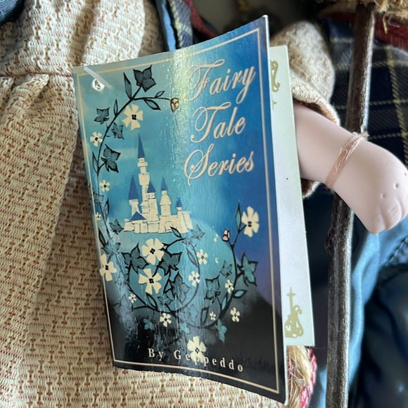 Collectible Dolls by Geppeddo Fairy Tale Series. - Picture 10 of 11